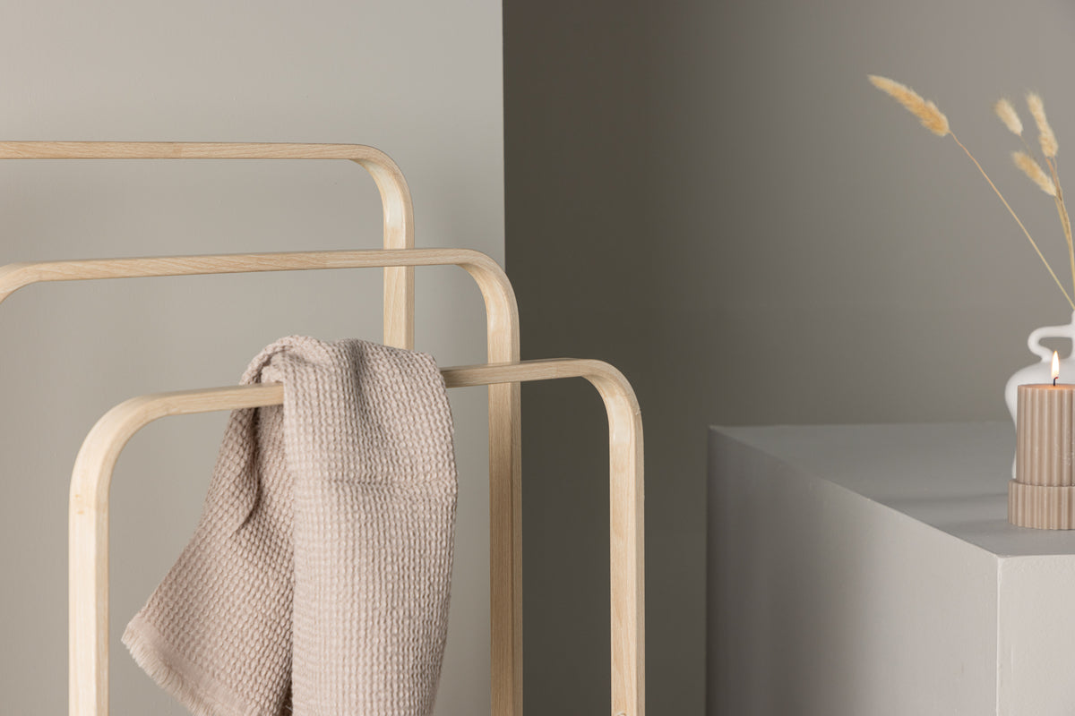 Drammen klädhängare, vitputsad