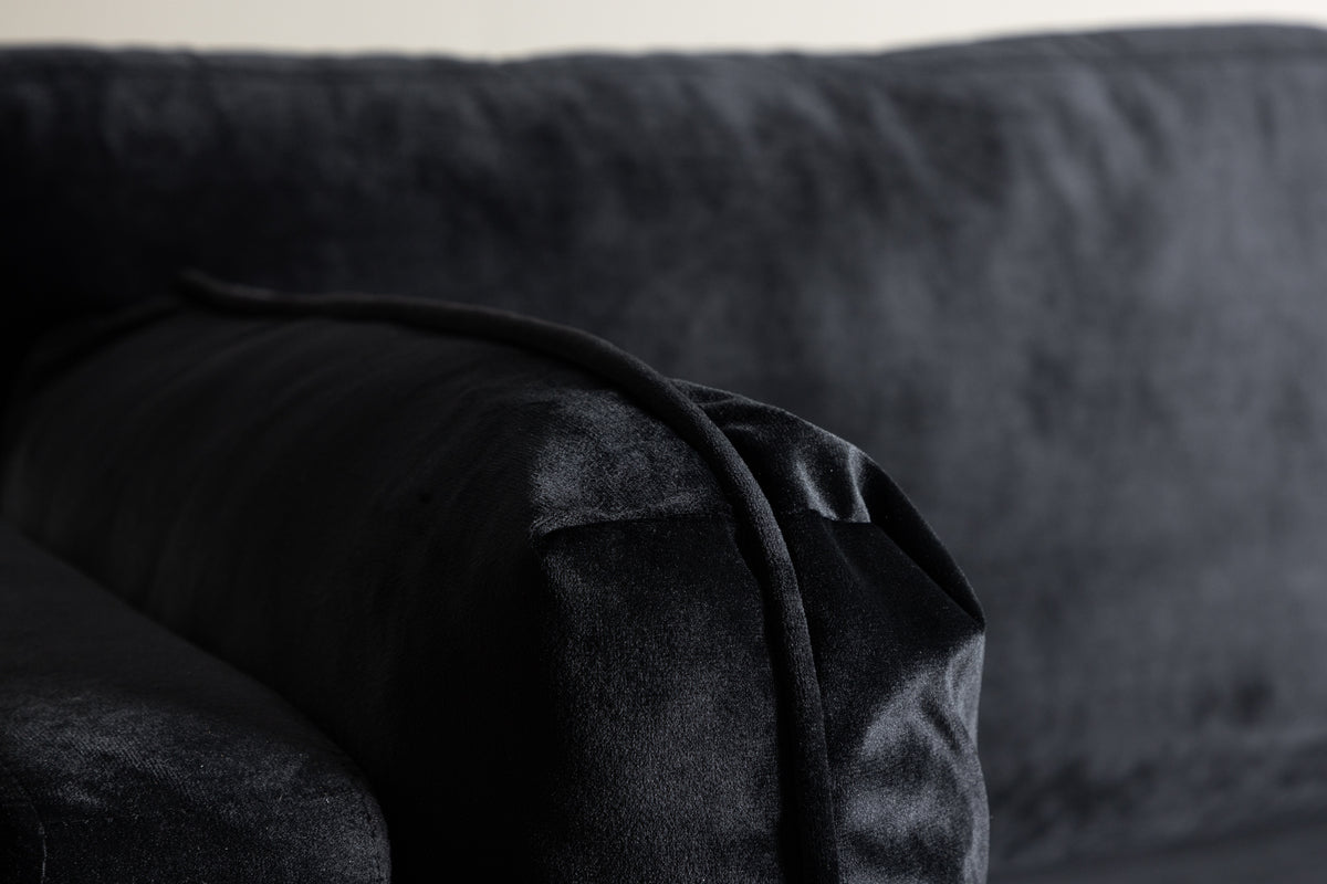 Boom fåtölj, svart sammet/metallfärgade ben