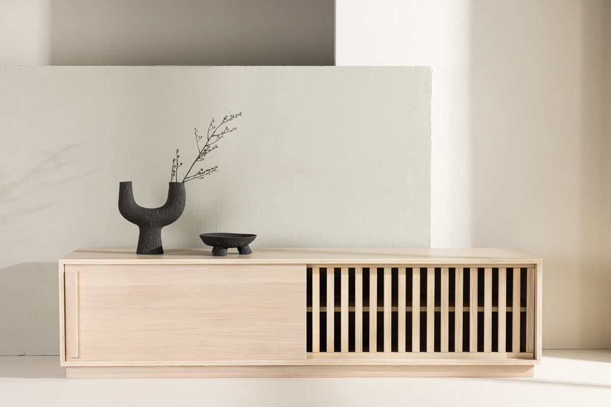 Lugo tv-bänk, vitputsad