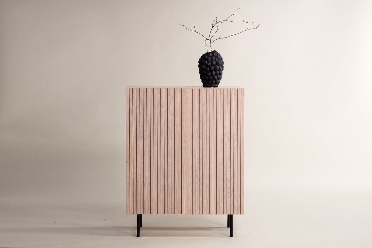 Björkön skåp, vitputsad 103x80x30