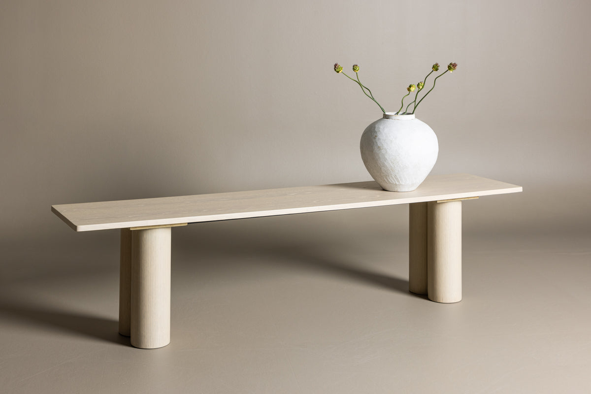 Olivia bänk, vitputsad