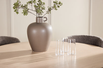 Flora & Astoria matgrupp